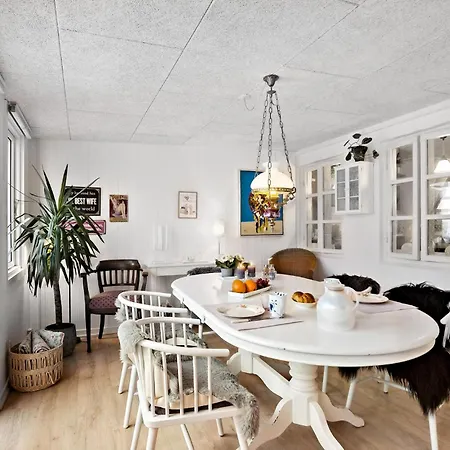 1 Bedroom Awesome In Σπίτι διακοπών