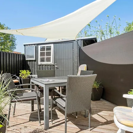 1 Bedroom Awesome In Σπίτι διακοπών *