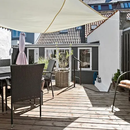 1 Bedroom Awesome In Σπίτι διακοπών *